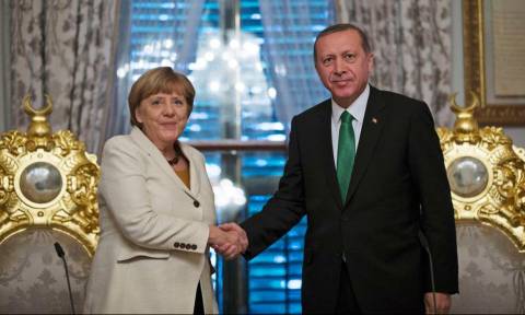 Γερμανία: Η Μέρκελ θέλει να «χαρίσει» στον προκλητικό Ερντογάν τρία δισεκ. ευρώ