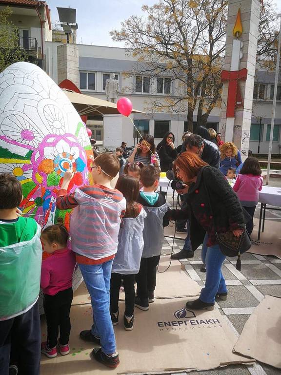 Πάσχα 2018: Αυτό είναι το μεγαλύτερο πασχαλινό αυγό - Δείτε πού το έφτιαξαν (pics)