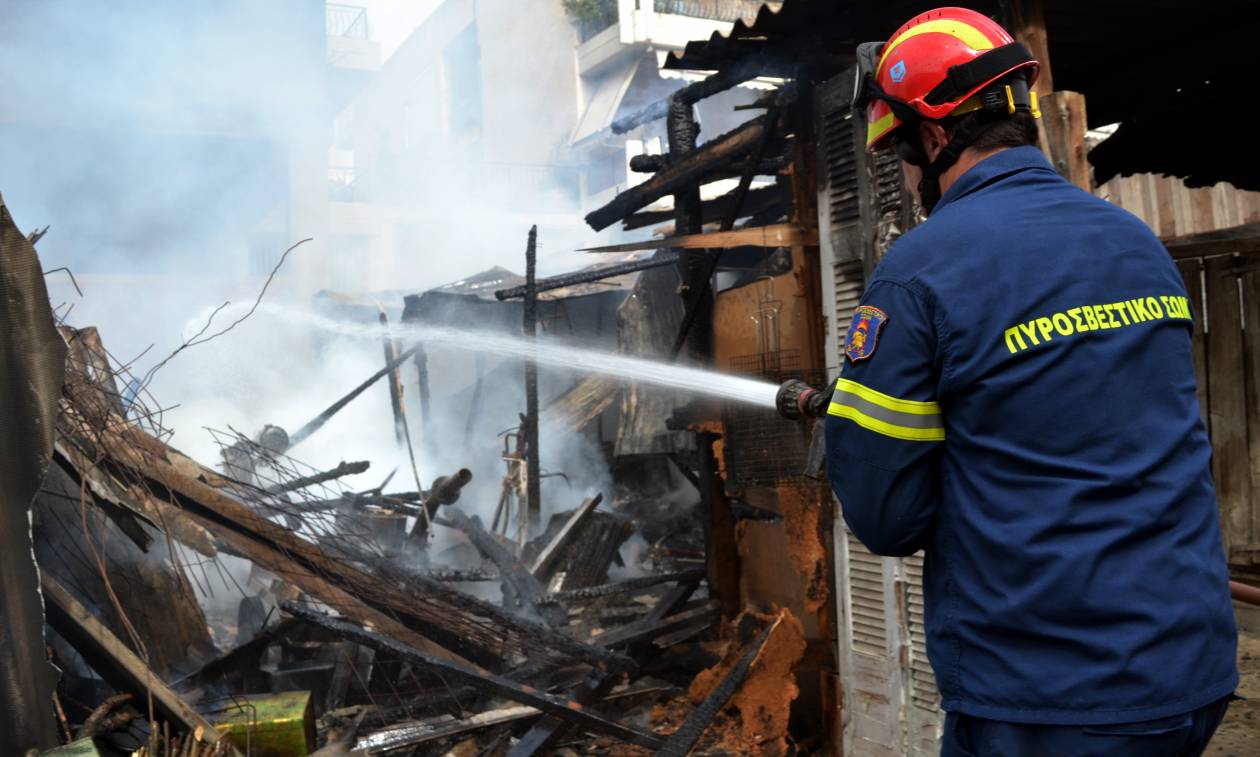 Ασύλληπτη τραγωδία με άνδρα στον Πειραιά - Νεκρός σε φωτιά