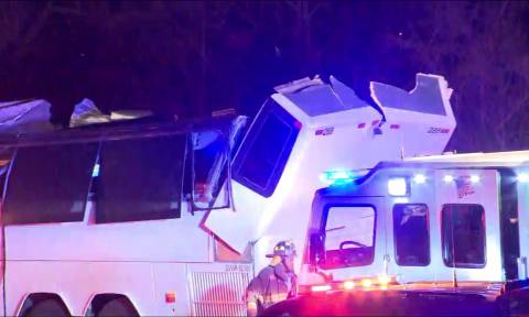 Η.Π.Α.: Λεωφορείο που μετέφερε μαθητές έπεσε σε πεζογέφυρα - Αναφορές για τραυματίες