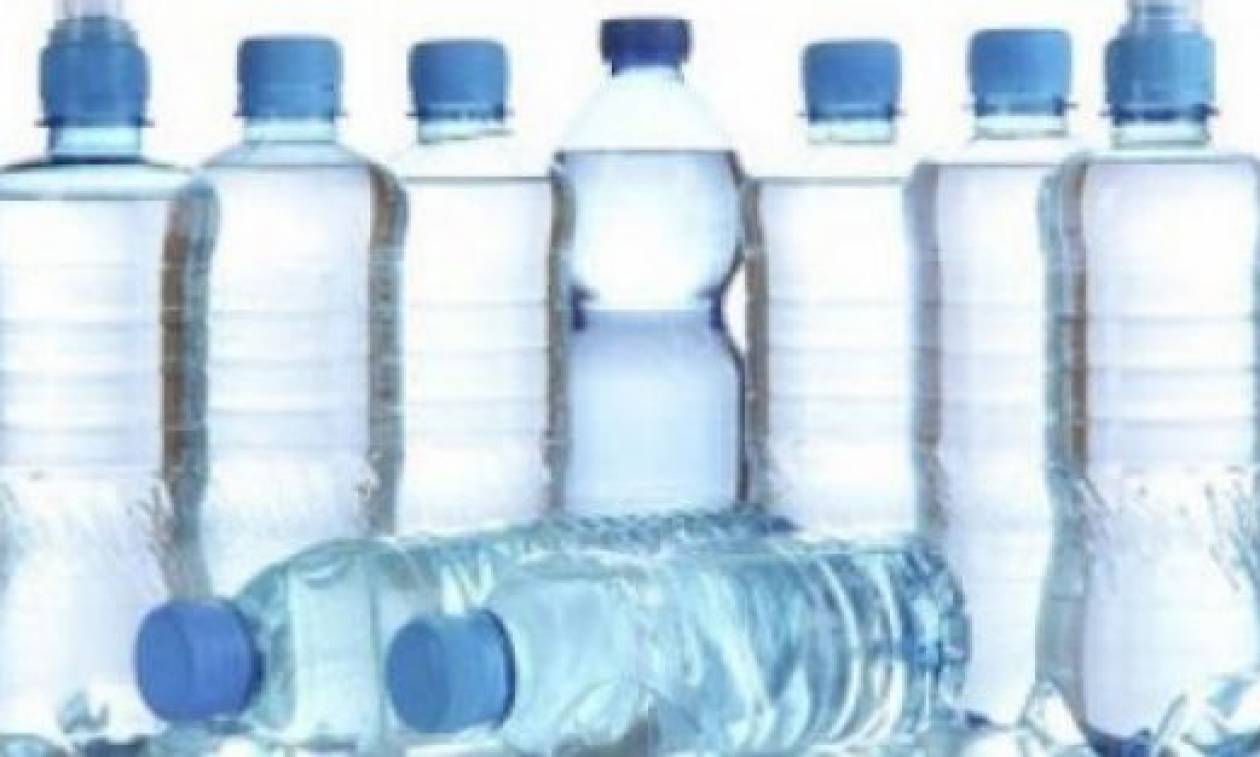 Πλαστικά μπουκάλια: Αυτός είναι ο λόγος που δεν πρέπει να τα ξαναγεμίζουμε!