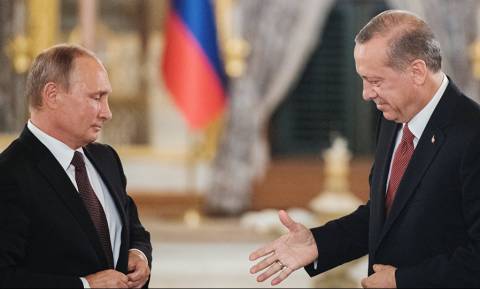 O διπρόσωπος κ. Ερντογάν: Από τη μία «γλύφει» τον Πούτιν και από την άλλη συγχαίρει τον Τραμπ