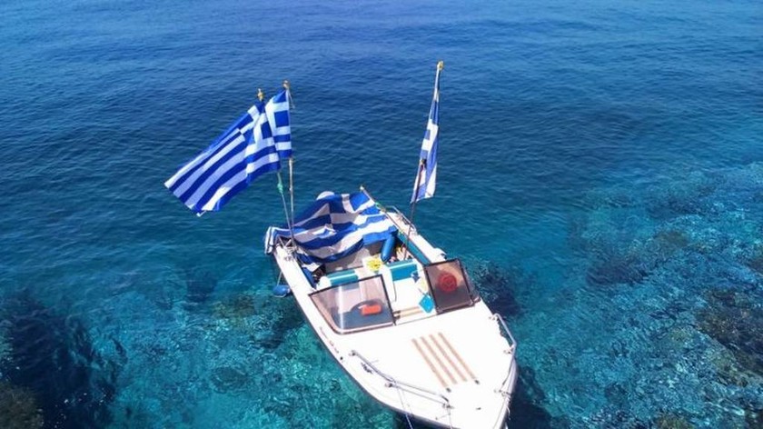 Πρόκληση - ΣΟΚ: «Τούρκοι κομάντος κατέβασαν ελληνική σημαία από βραχονησίδα ανοιχτά της Ικαρίας»
