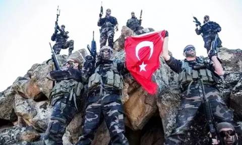 Συνεχίζουν τη γελοία προβοκάτσια οι Τούρκοι: «Βατραχάνθρωποι κατέβασαν τη σημαία από τον Ανθρωποφά»