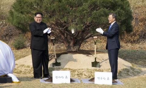 Ιστορική στιγμή: Βόρεια και Νότια Κορέα υπέγραψαν συνθήκη ειρήνης (pics)