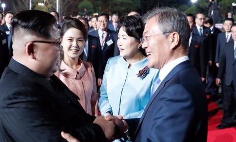Ενθουσιασμός στη Βόρεια Κορέα για την ιστορική συνάντηση Κιμ Γιονγκ Ουν - Μουν Τζε-ιν
