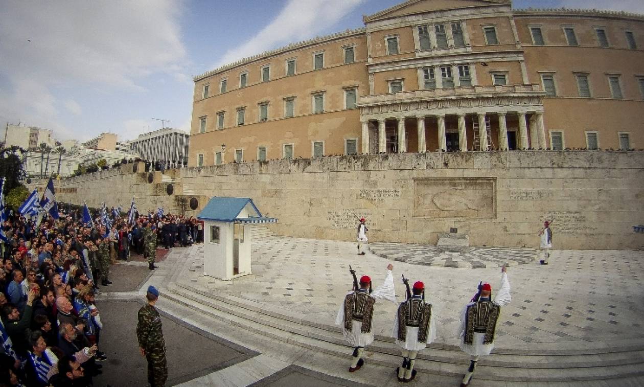 Πρωτομαγιά 2018: Κι όμως! Οι Εύζωνες άλλαξαν… δρομολόγιο - Δείτε τις εικόνες