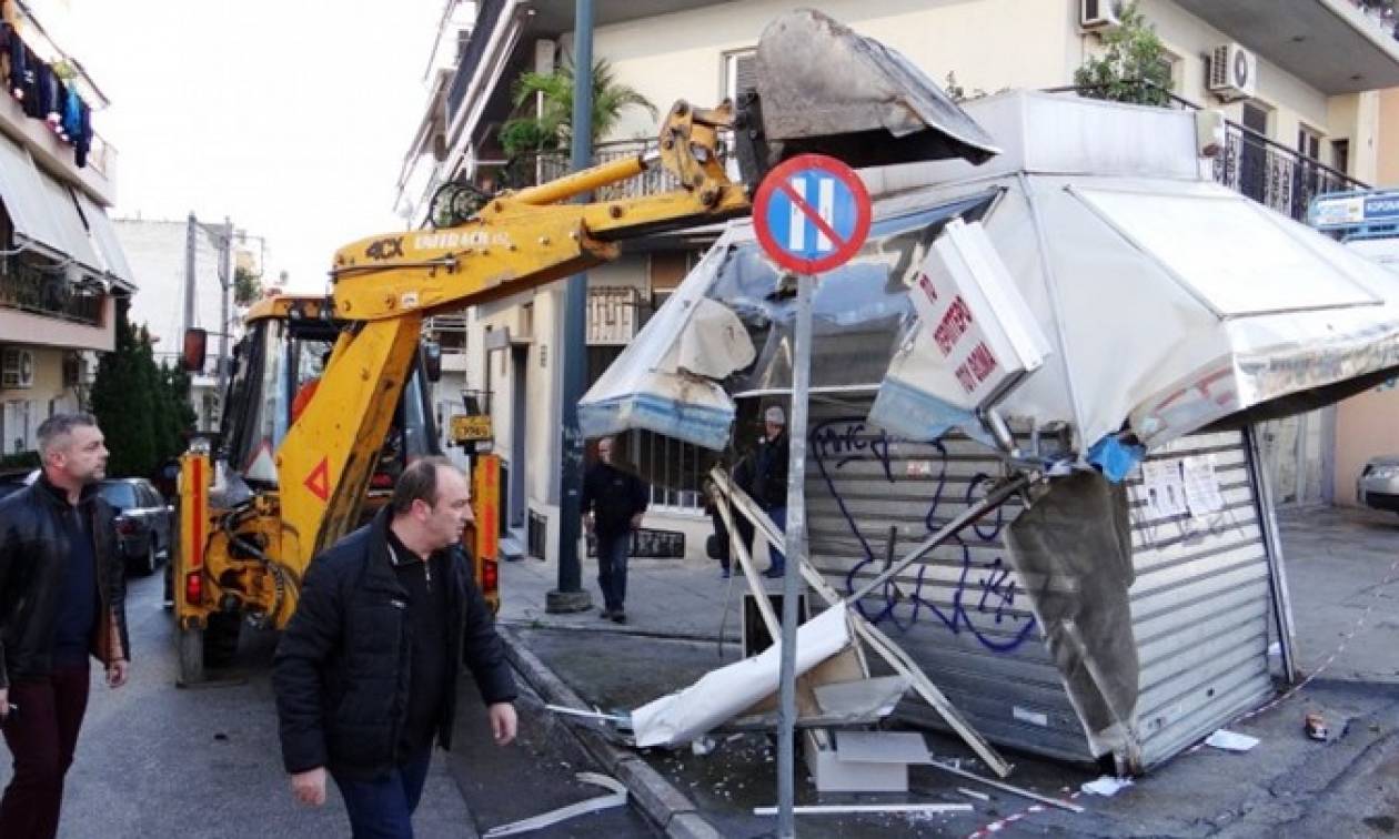 Απομακρύνονται τα ανενεργά περίπτερα από τον δήμο Πειραιά