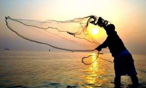 Πάτρα: Έπαθε ΣΟΚ ο ψαράς όταν είδε αυτό το «τέρας» στα δίχτυα του! (pics)