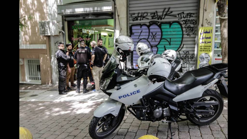 Τι αποκάλυψε στους αστυνομικούς ο Αλβανός που πυροβόλησαν μέσα στο κομμωτήριο της οδού Χέυδεν 