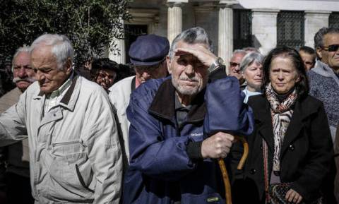 «Βόμβα» - Έρχονται μειώσεις στις συντάξεις: Ποιοι συνταξιούχοι χάνουν έως και 350 ευρώ το μήνα