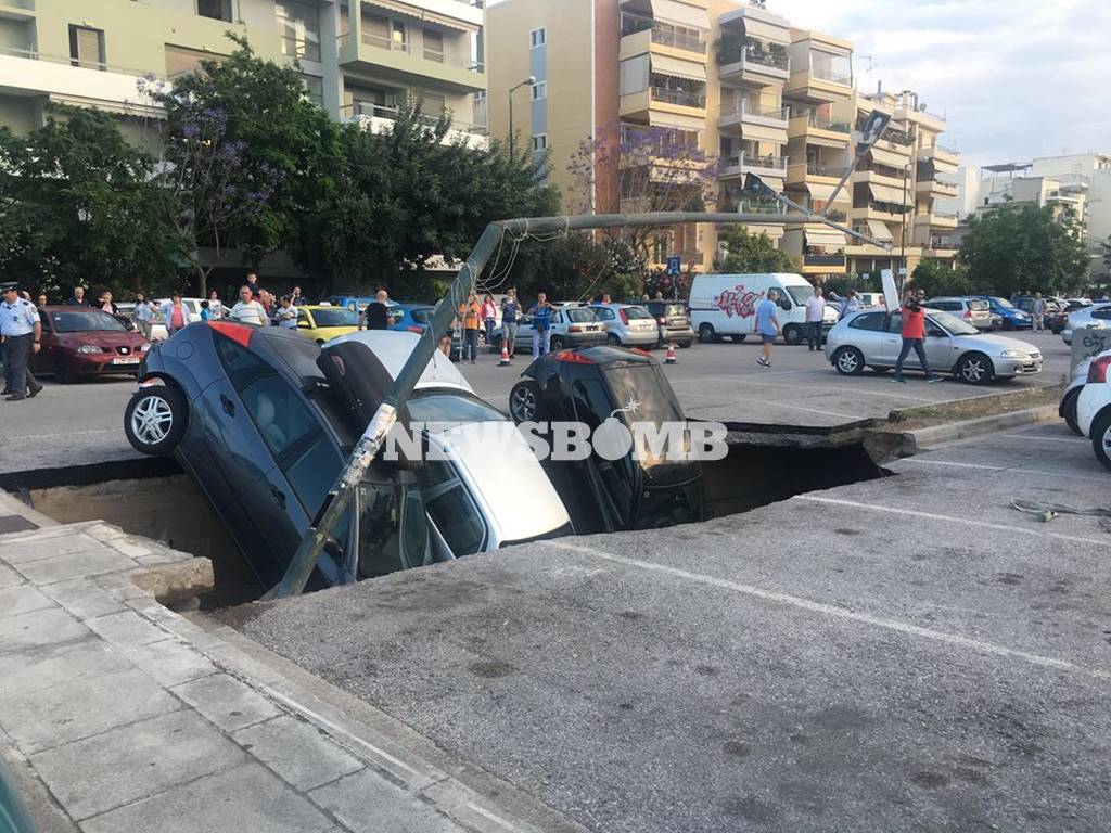 Παραλίγο τραγωδία στην Καλλιθέα: «Βούλιαξε» το πάρκινγκ στον ΗΣΑΠ Ταύρου! (pics)