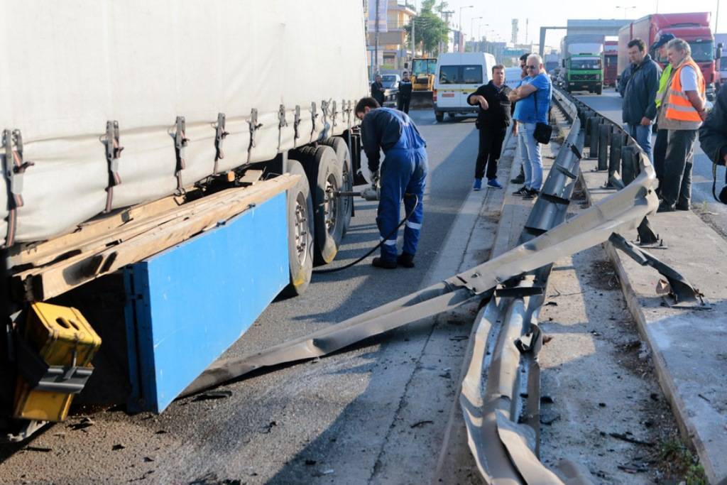 Στη φυλακή ο οδηγός της νταλίκας που σκόρπισε το θάνατο στον Κηφισό