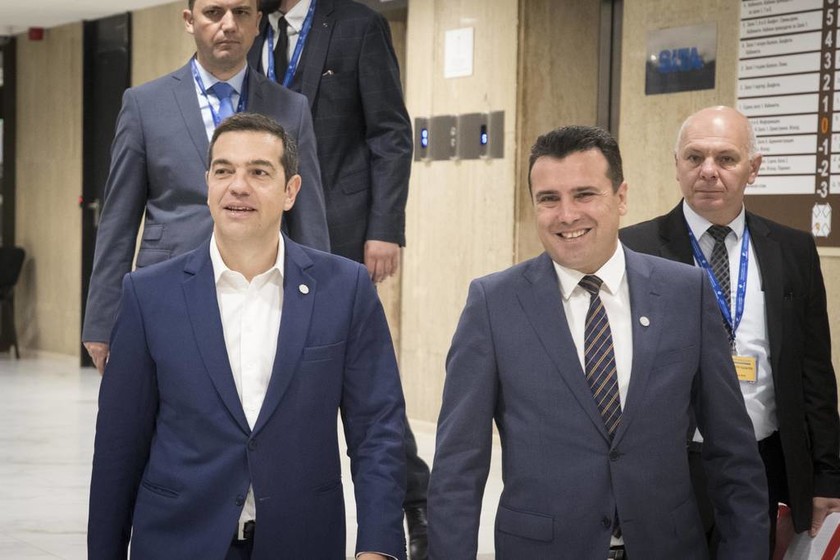 Ραγδαίες εξελίξεις στο Σκοπιανό: Ο Τσίπρας ενημερώνει τους πολιτικούς αρχηγούς