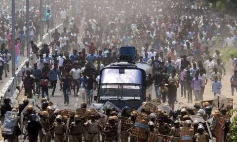 Ινδία: Τους 12 έφτασαν οι νεκροί διαδηλωτές από αστυνομικά πυρά