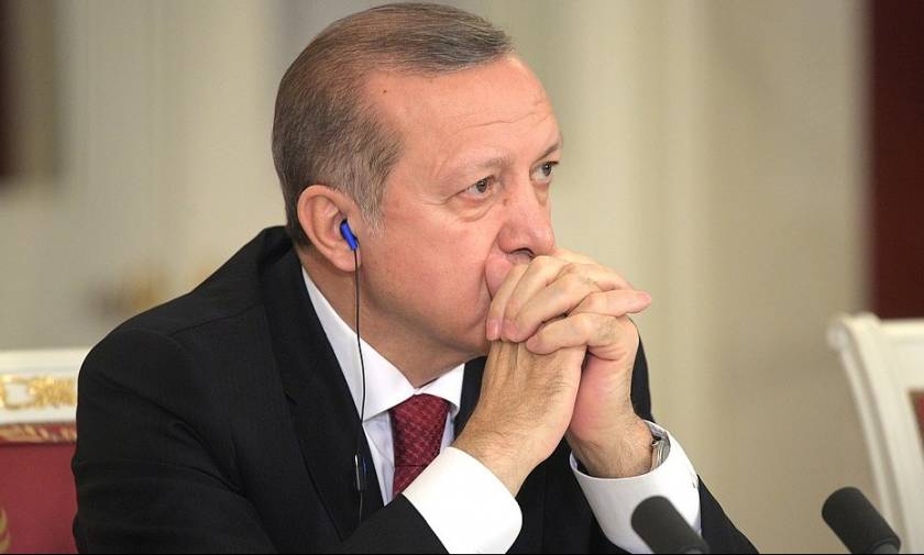 Σε κατάσταση απελπισίας ο Ερντογάν: Κατέρρευσε σε ιστορικό χαμηλό η τουρκική λίρα