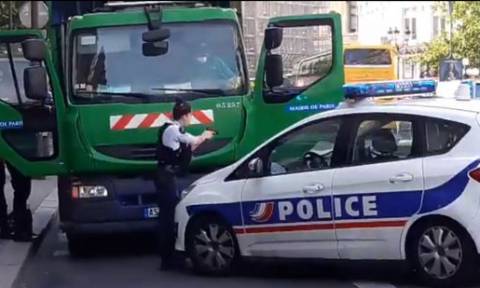 Συναγερμός στην Γαλλία: Έκλεψαν απορριμματοφόρο για να το χρησιμοποιήσουν κατά του Μακρόν (Vids)