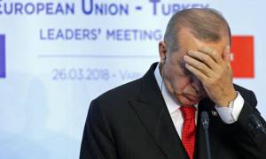 Τουρκία: «Πνίγεται» ο Ερντογάν - «Θερίζει» πείνα τους Τούρκους