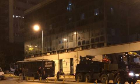 Θεσσαλονίκη: Την παρέμβαση του εισαγγελέα για την επίθεση στα ΜΑΤ ζητά η Ένωση Αστυνομικών Υπαλλήλων