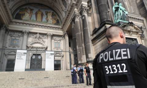 Συναγερμός στη Γερμανία: Πυροβολισμοί στον Καθεδρικό Ναό του Βερολίνου (pics+vids)