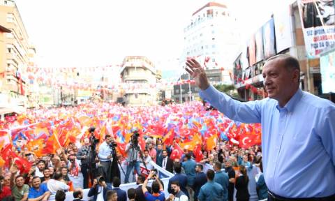 Εκλογές Τουρκία: Ο Ερντογάν απειλείται! Το… φυσάει και δεν κρυώνει από νέα δημοσκόπηση