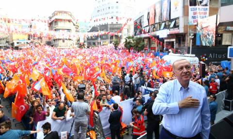 Σε πανικό ο Ερντογάν: Χάνει την κοινοβουλευτική πλειοψηφία σύμφωνα με νέα δημοσκόπηση