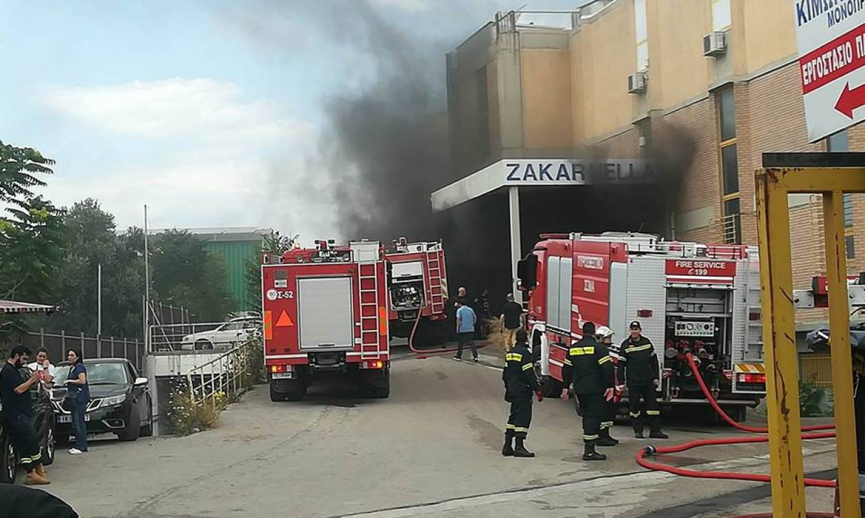 Πυρκαγιά σε βιοτεχνία στη Μεταμόρφωση (vid+pics)