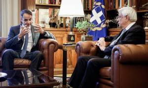 Μητσοτάκης σε Παυλόπουλο: Η συμφωνία για το Σκοπιανό να έρθει στη Βουλή πριν από την υπογραφή