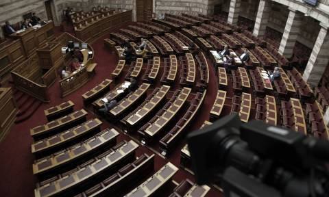 LIVE Βουλή: H συζήτηση και ψηφοφορία στην Ολομέλεια για το πολυνομοσχέδιο