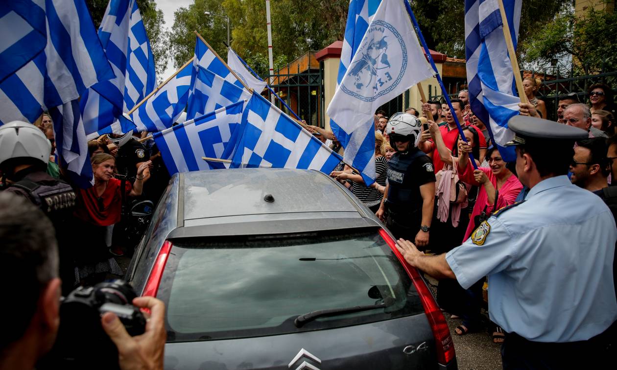 Στον ανακριτή ο Σώρρας - Πλήθος υποστηρικτών στο πλευρό του (pics)