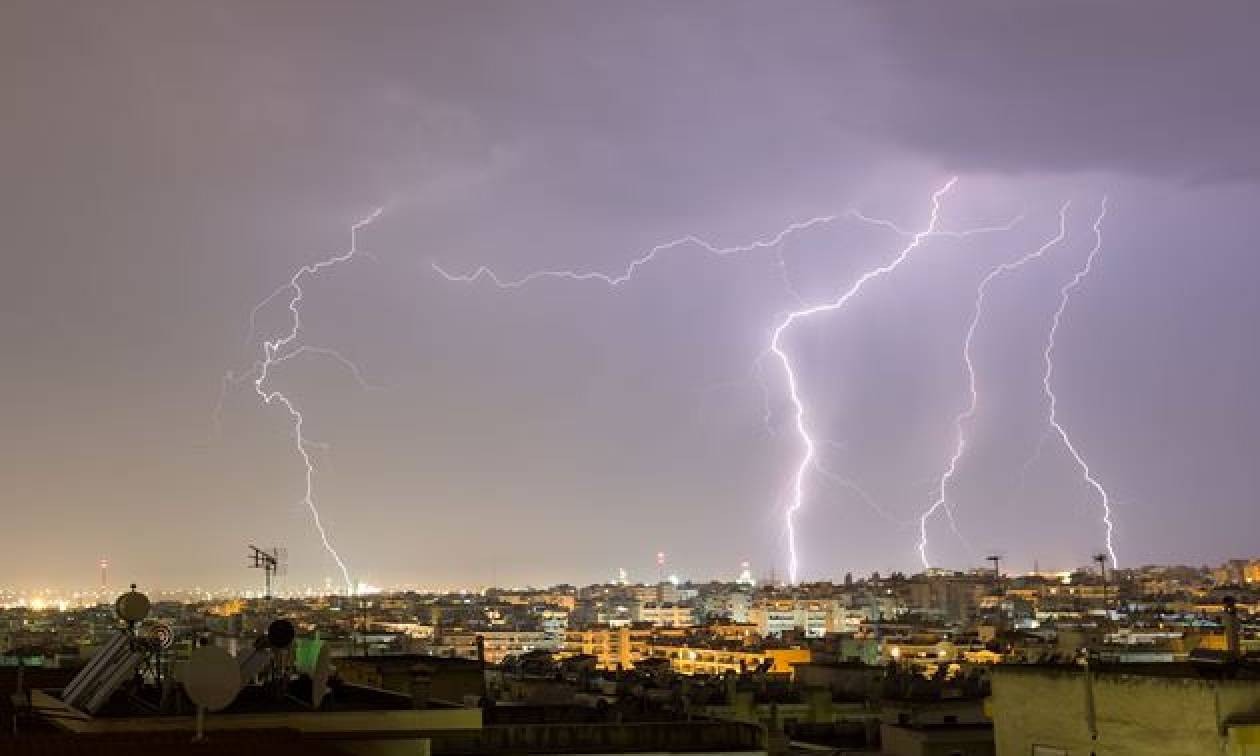 Τρομακτικό θέαμα στην Αθήνα: Μέσα σε λίγες ώρες έπεσαν 1.000 κεραυνοί – Ο Μίνωας θα χτυπήσει ξανά