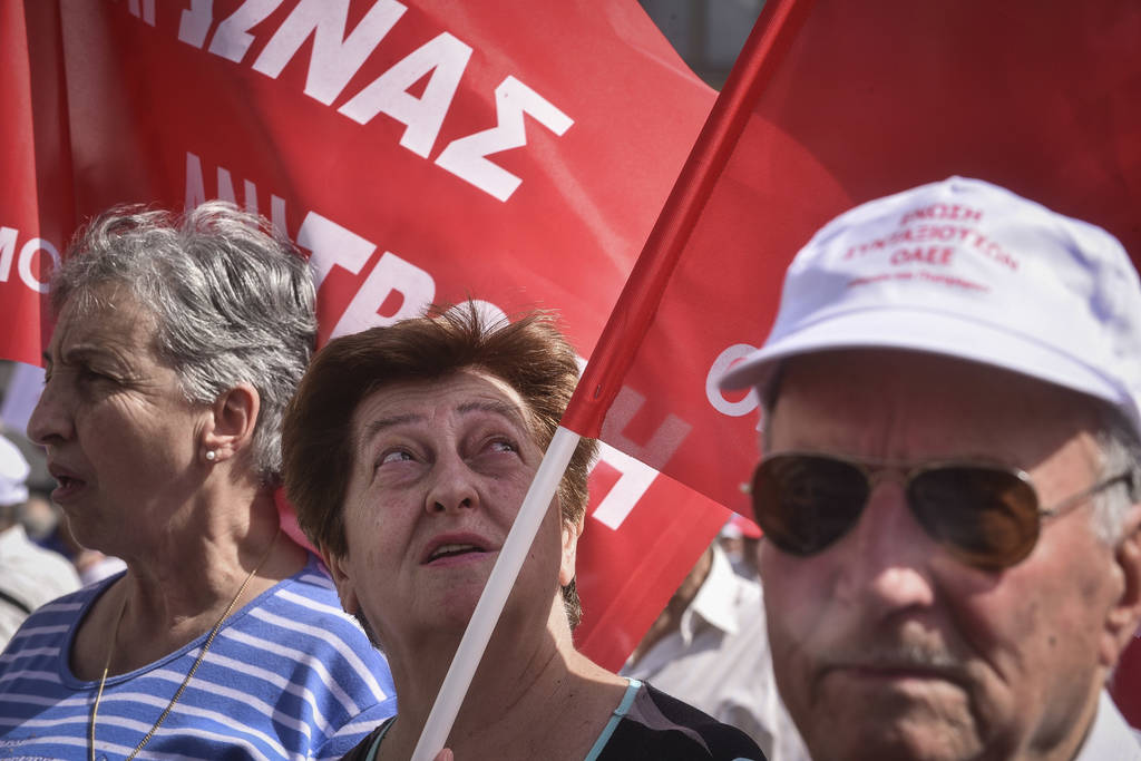 Στους δρόμους και πάλι οι συνταξιούχοι για τις μειώσεις στις συντάξεις (pics) 