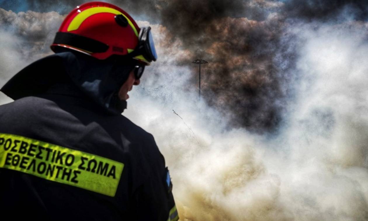 Φωτιά ΤΩΡΑ εντός του πρώην στρατοπέδου Παύλου Μελά