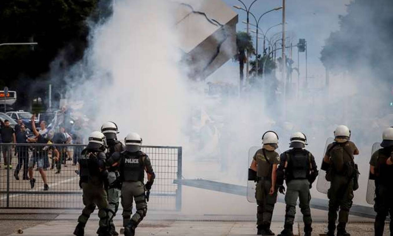 Θεσσαλονίκη: Ελεύθεροι οι πέντε συλληφθέντες για τα επεισόδια έξω από τη ΔΕΘ