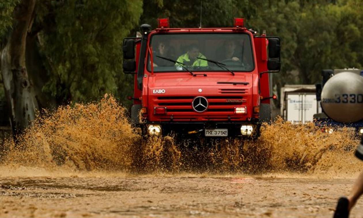 Νύχτα αγωνίας στη Θεσσαλονίκη: Έσπασε το φράγμα του Στρυμονικού - Δεκάδες διασώσεις ατόμων