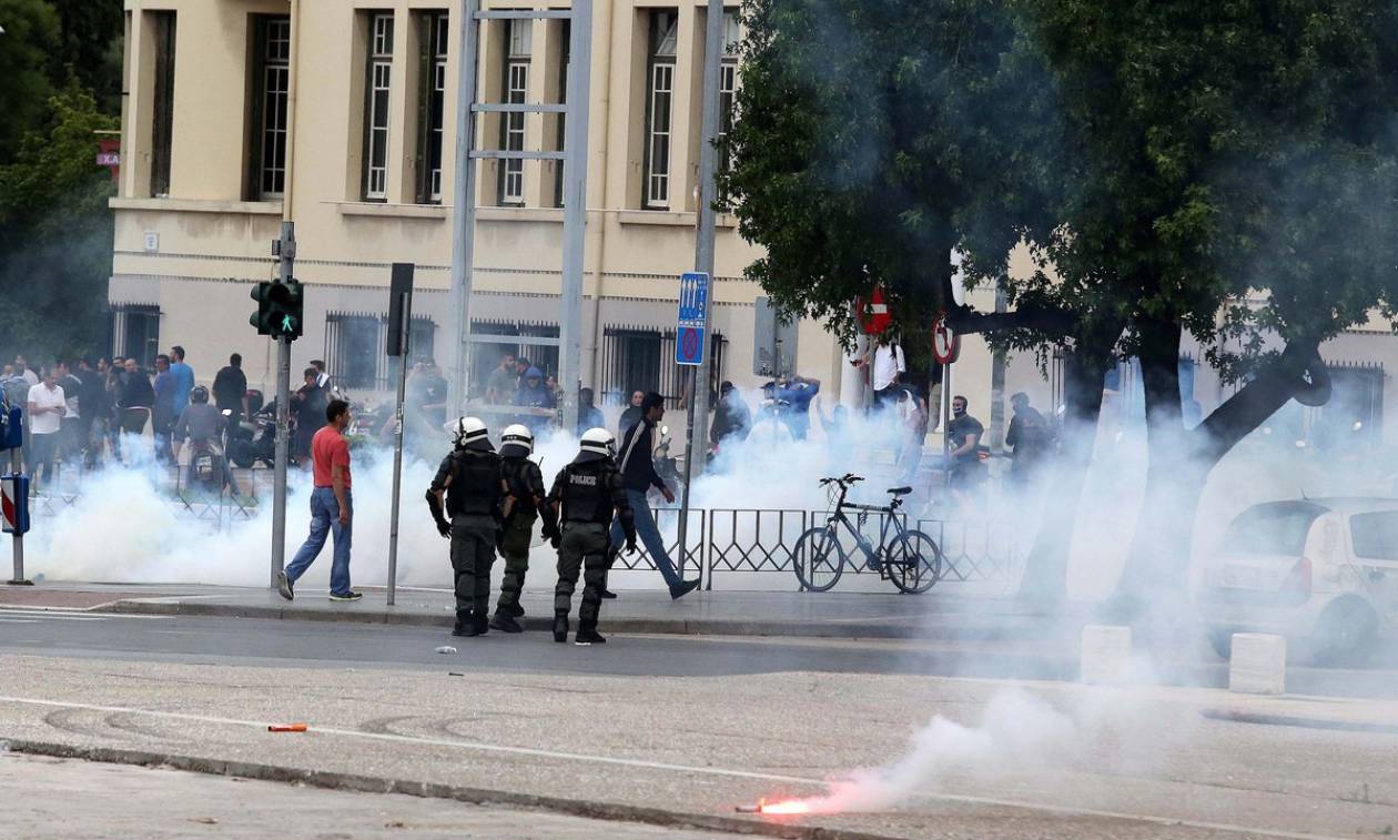 Θεσσαλονίκη: Αναβλήθηκε εκ νέου η δίκη των 5 συλληφθέντων για τα επεισόδια έξω από τη ΔΕΘ