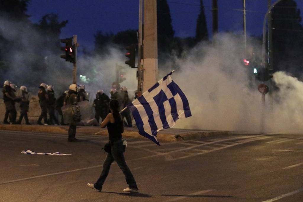 Σε εξέλιξη το συλλαλητήριο για τη Μακεδονία στο Σύνταγμα (photos)