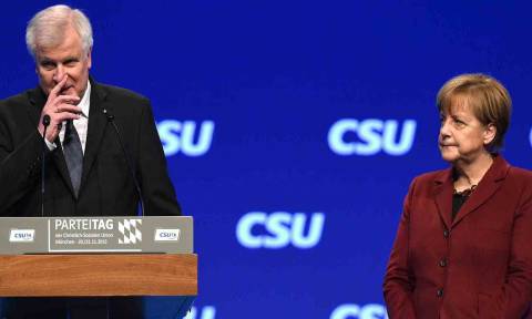 Πολιτικό θρίλερ στη Γερμανία: Τελεσίγραφο τριών ημερών στην Μέρκελ από τον Ζέεχοφερ