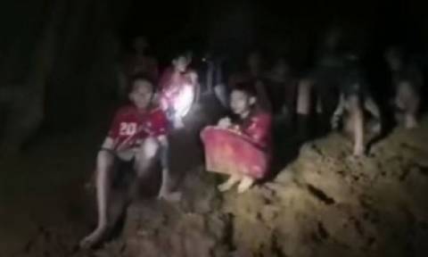 Ταϊλάνδη: Τα παιδιά είναι ζωντανά αλλά μπορεί να μείνουν παγιδευμένα για μήνες στη σπηλιά (video)