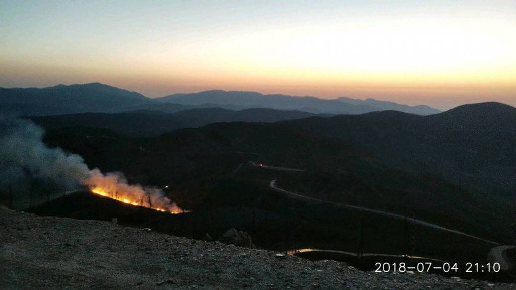 Υπό μερικό έλεγχο η φωτιά στη Σπίνα Χανίων (pics&vid)