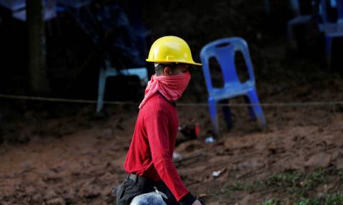 Μήνυμα ελπίδας στα εγκλωβισμένα παιδιά σε σπηλιά της Ταϊλάνδης