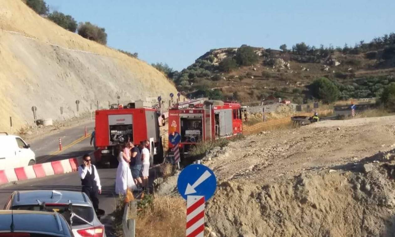 Ηράκλειο: Είδαν το αυτοκίνητό τους να... καίγεται αμέσως μετά το γάμο τους! (pics)