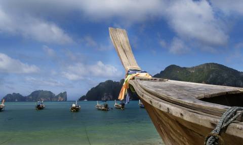 Ταϊλάνδη: Δεκάδες αγνοούμενοι μετά τη βύθιση τουριστικού σκάφους (pics)