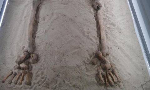 Μυστήριο με σκελετό «μάγισσας» που ανακαλύφθηκε με τρύπες στα κόκκαλα (Pics)