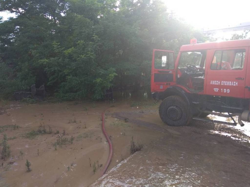 Ανυπολόγιστες ζημιές στα Φάρσαλα από τη χαλαζόπτωση - Κινδύνεψαν 6 άτομα