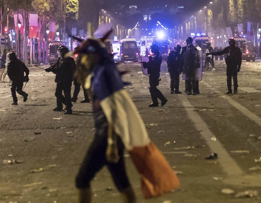 Μουντιάλ 2018: «Ματωμένοι» πανηγυρισμοί στη Γαλλία - Δύο νεκροί και αρκετοί τραυματίες (pics)