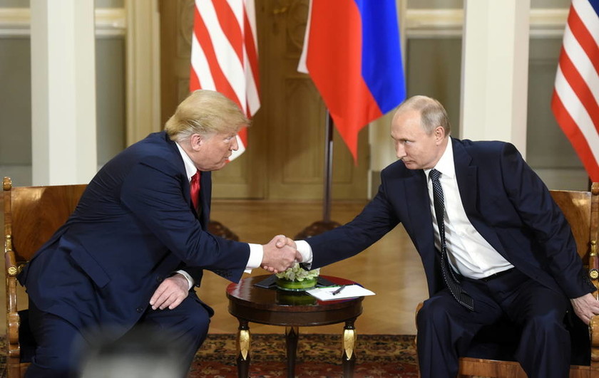 Τραμπ – Πούτιν: Τα μυστικά της συνάντησης που προδίδει η γλώσσα του σώματος (Pics)