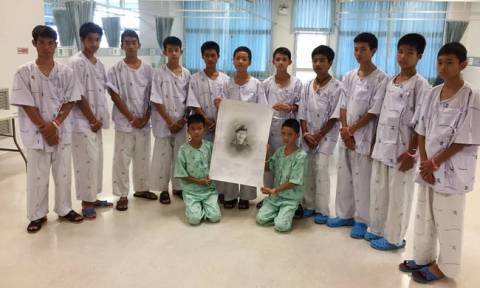 Ταϊλάνδη: Βγαίνουν στον «έξω» κόσμο τα 12 παιδιά του σπηλαίου – Τι φοβούνται οι ψυχολόγοι