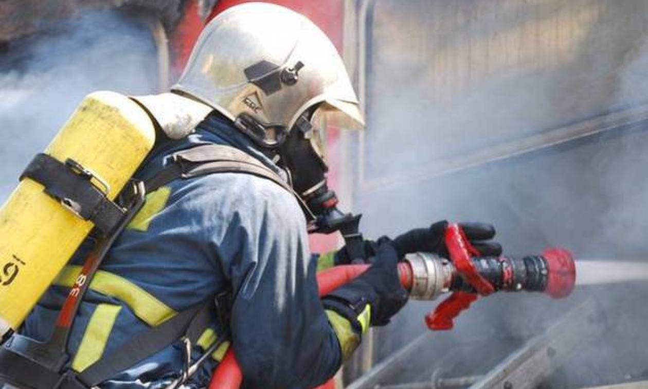 Συναγερμός για φωτιά σε εργοστάσιο στο Βέλο Κορινθίας