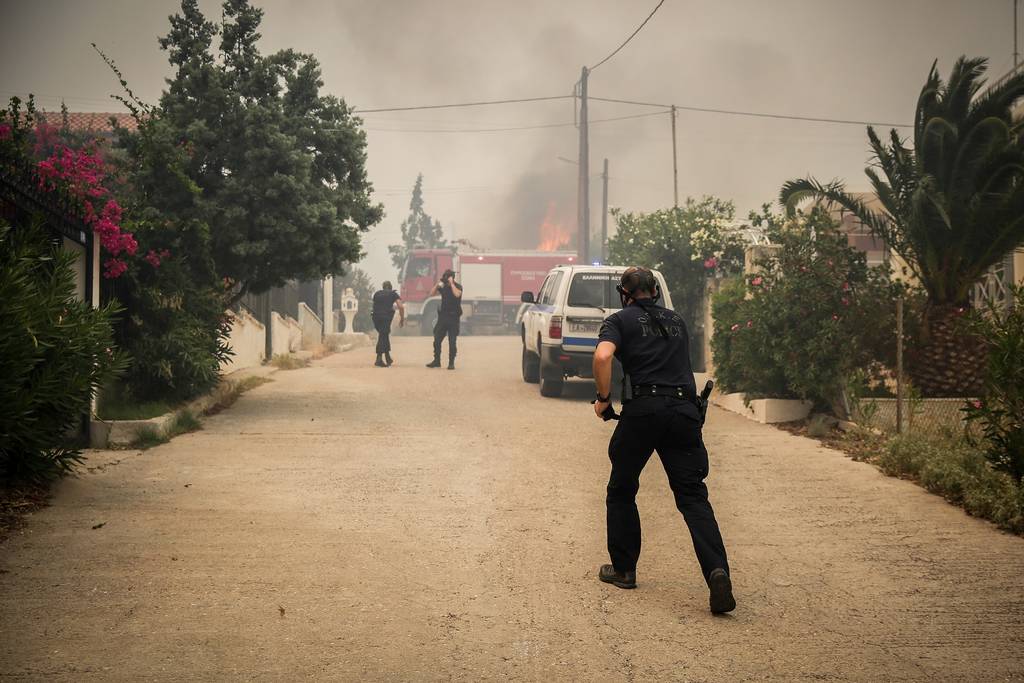 Φωτιά ΤΩΡΑ στην Κινέτα - Συγκλονιστικές εικόνες